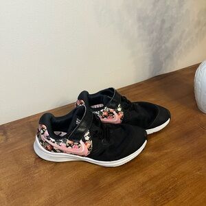Girls Size 1 Nike Star Runner Vintage Floral Shoes